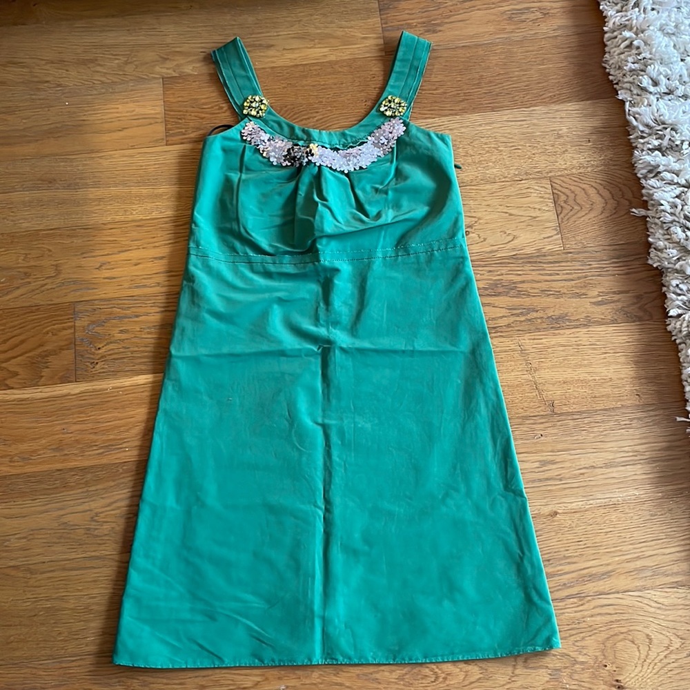 Green Vera Wang dress! With sparkles on the top. In perfect condition.